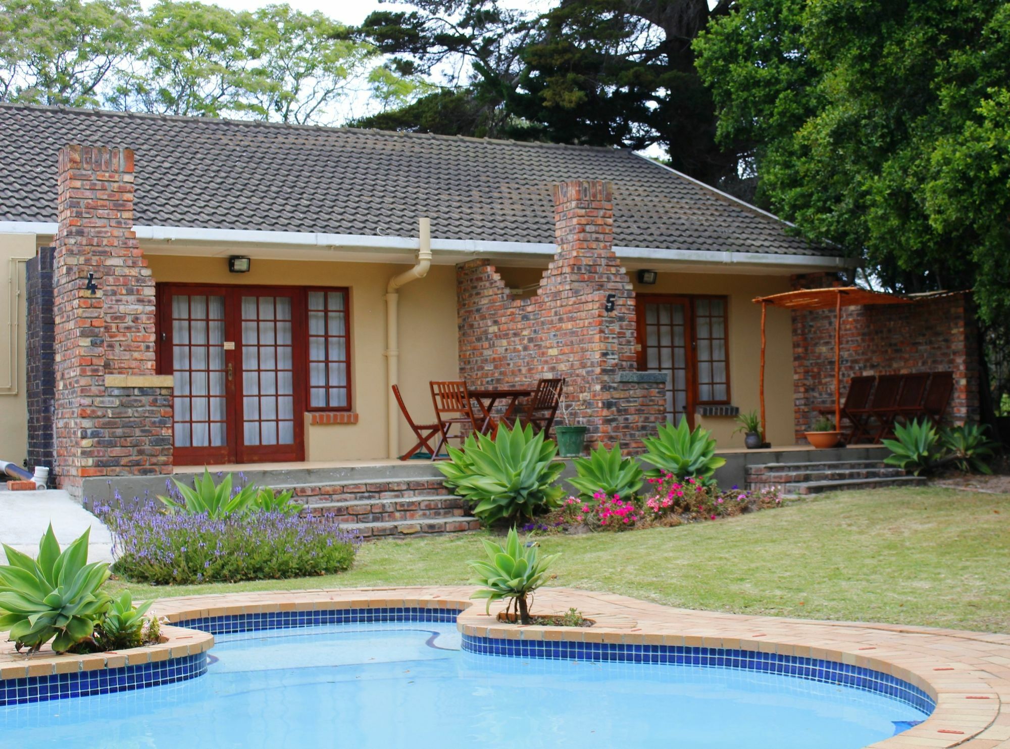 African Aquila Guest Lodge Glendinningvale Exterior photo