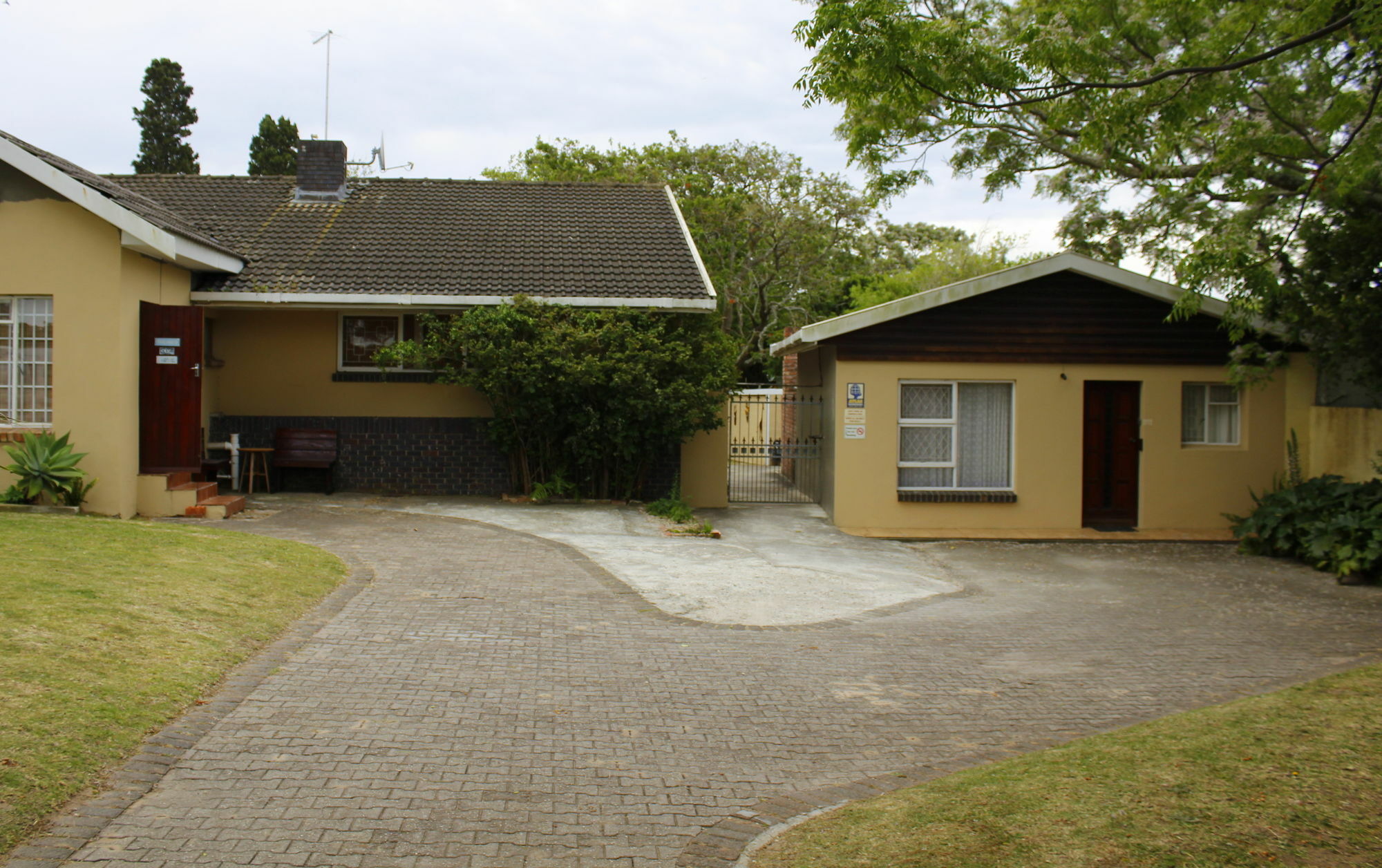 African Aquila Guest Lodge Glendinningvale Exterior photo