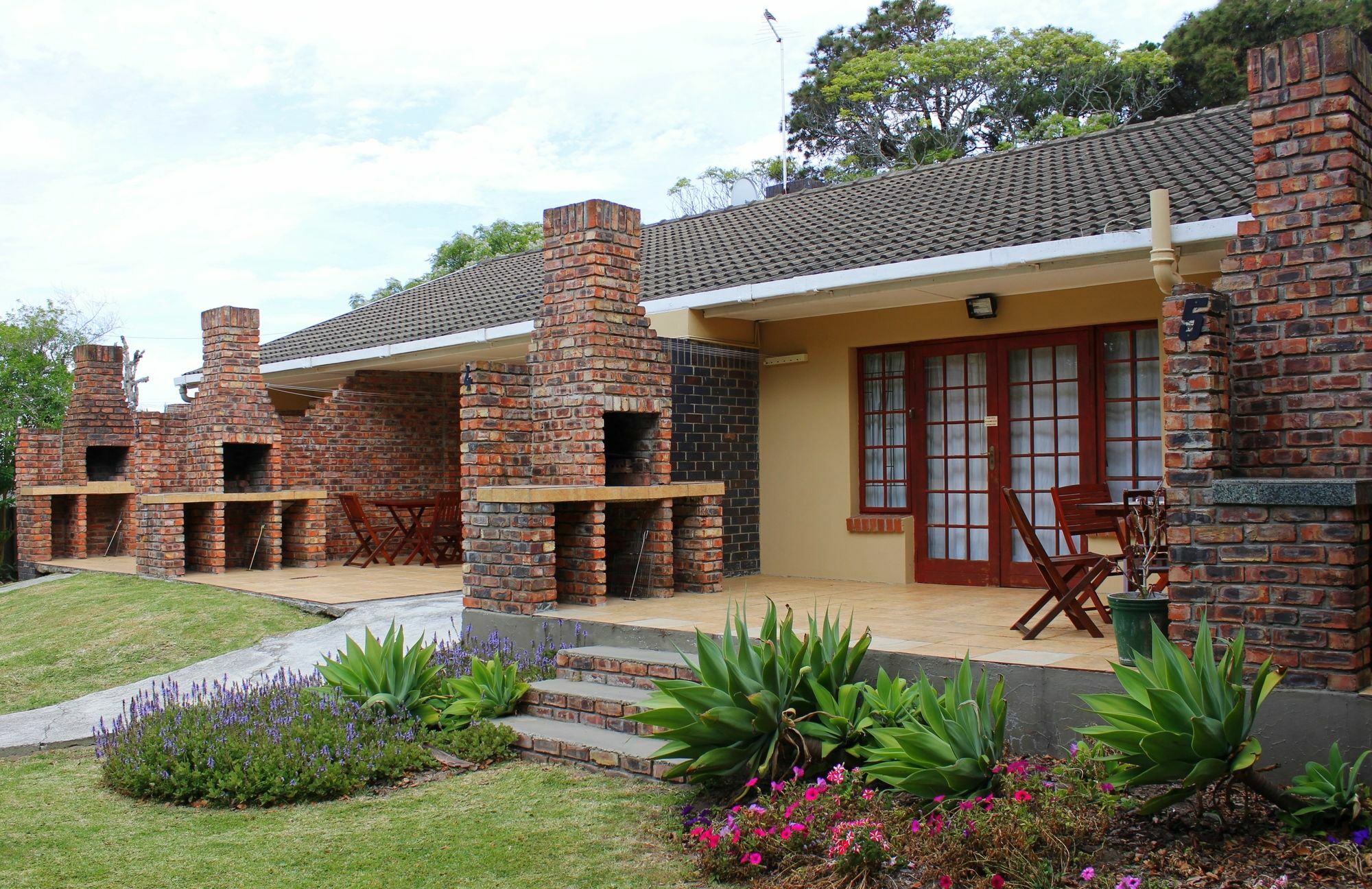 African Aquila Guest Lodge Glendinningvale Exterior photo